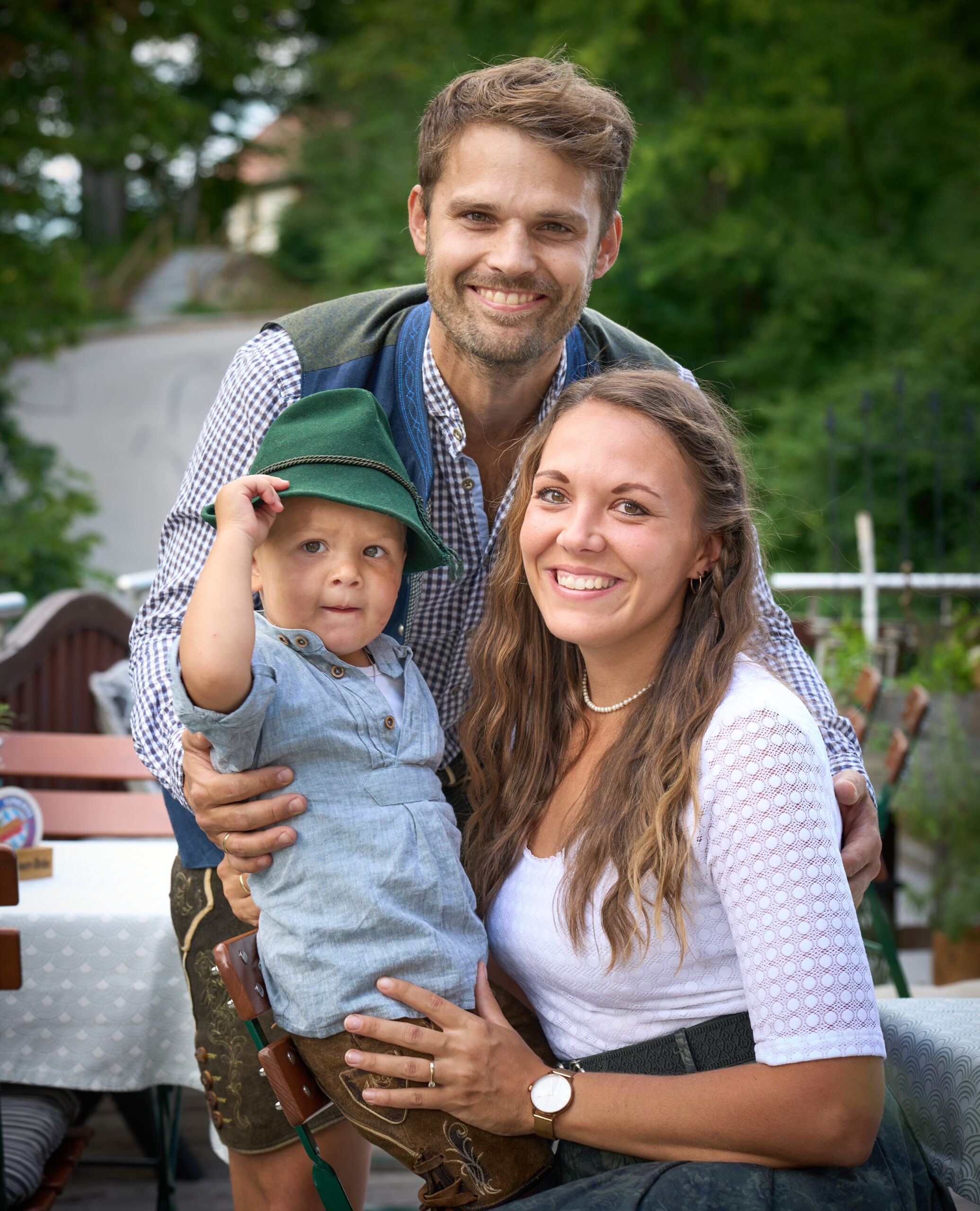 Wirtsleute Maxi, Sebastian und Lugge Bartsch Wirtsleute Maxi, Sebastian und Lugge Bartsch