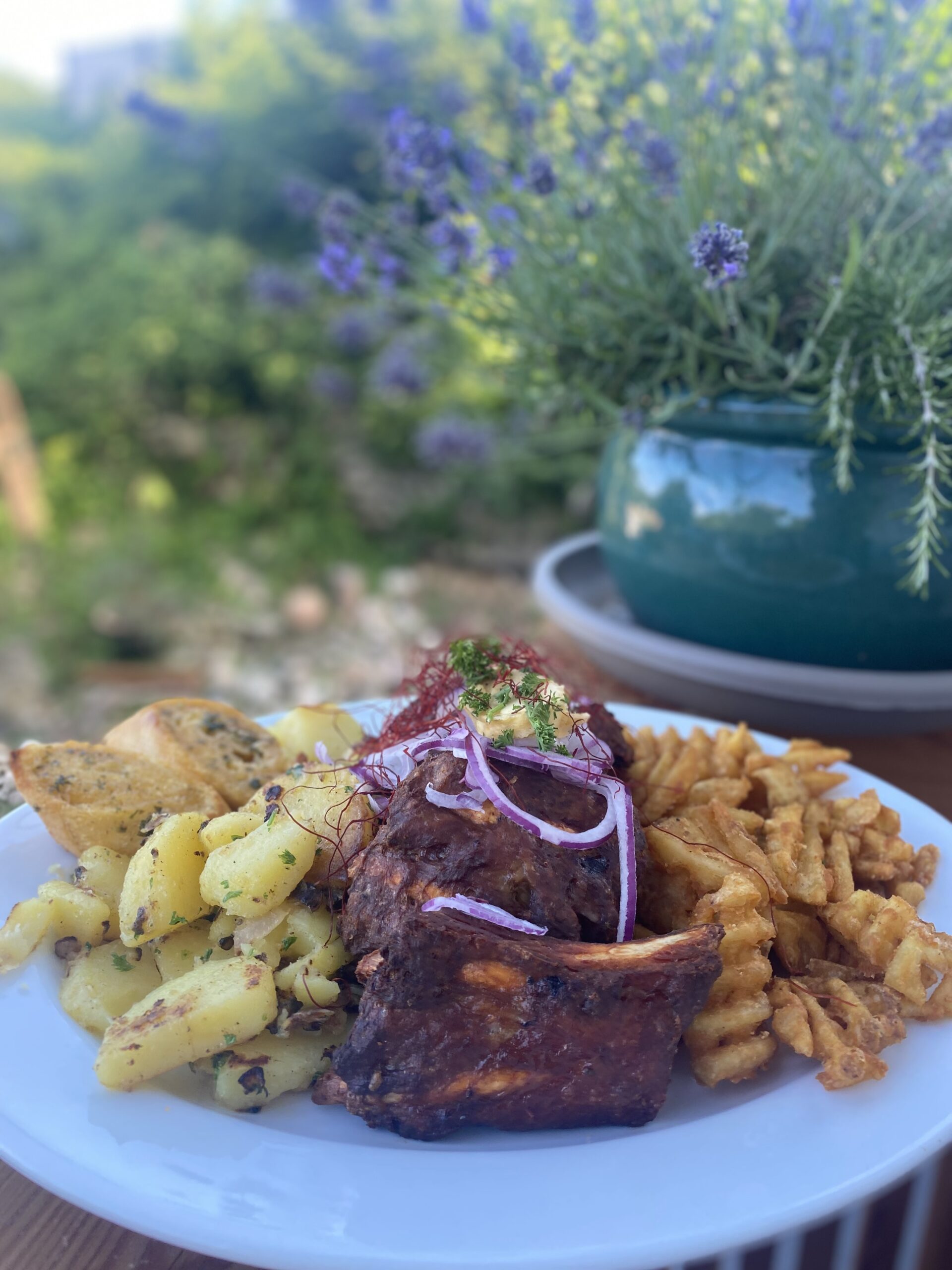 Start 4 leckere Spare Ribs mit Beilagen